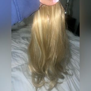 Halo hair extensions. Excellent condition. Dirty blond color.